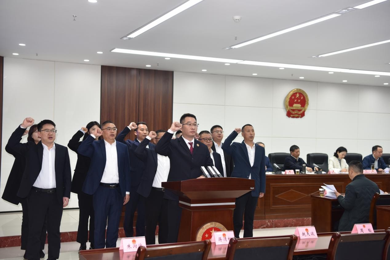 昭化区八届人大常委会举行第三十五次会议